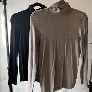 Adrienne Vittadini Light Gray and Black Turtleneck Top